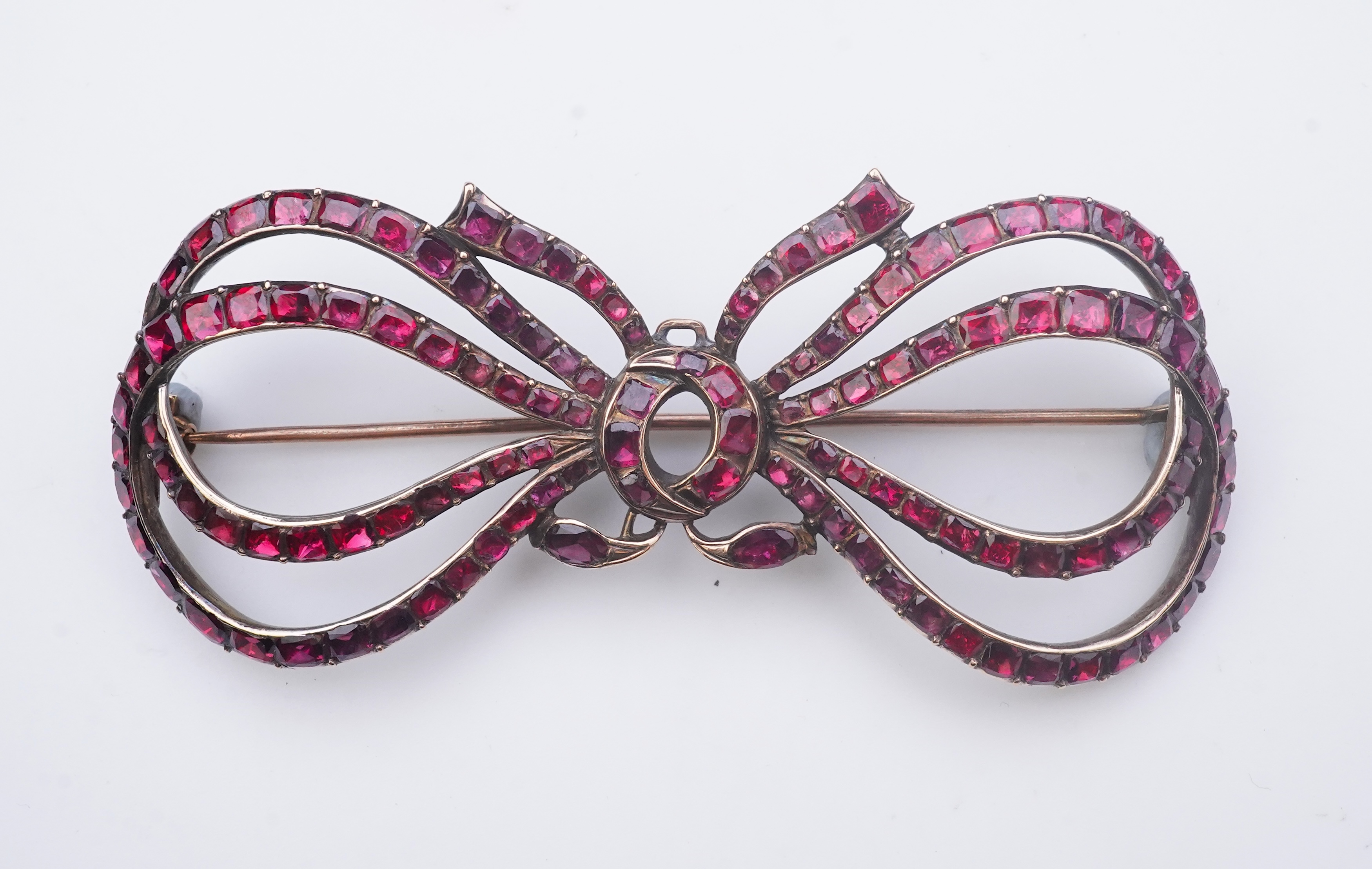 A garnet brooch, late 18th/early 19th century